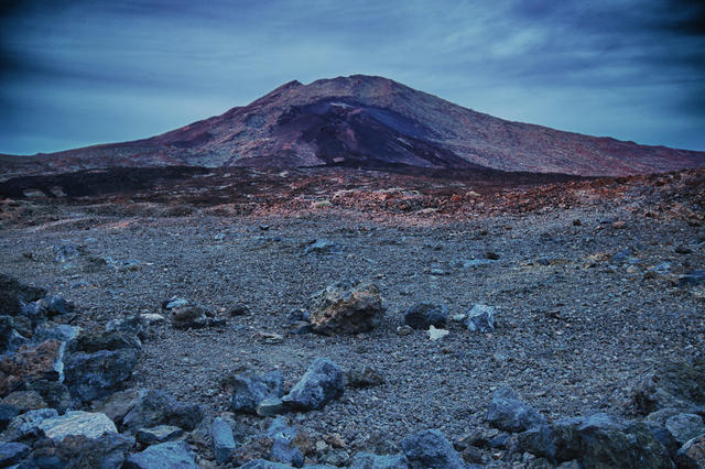 Vulkan Tiede at Night HDR