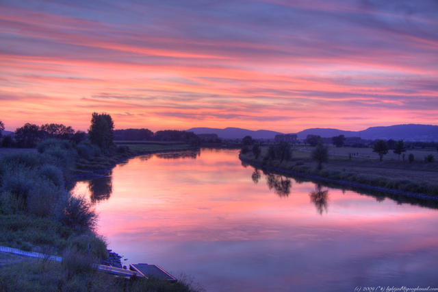 lila Sonnenuntergang über der  Weser HDR 5231